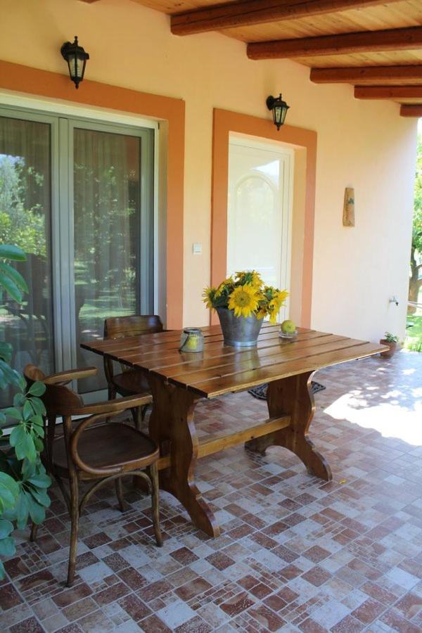 Ferienwohnung Le Jardin de Temeni Egio Exterior foto